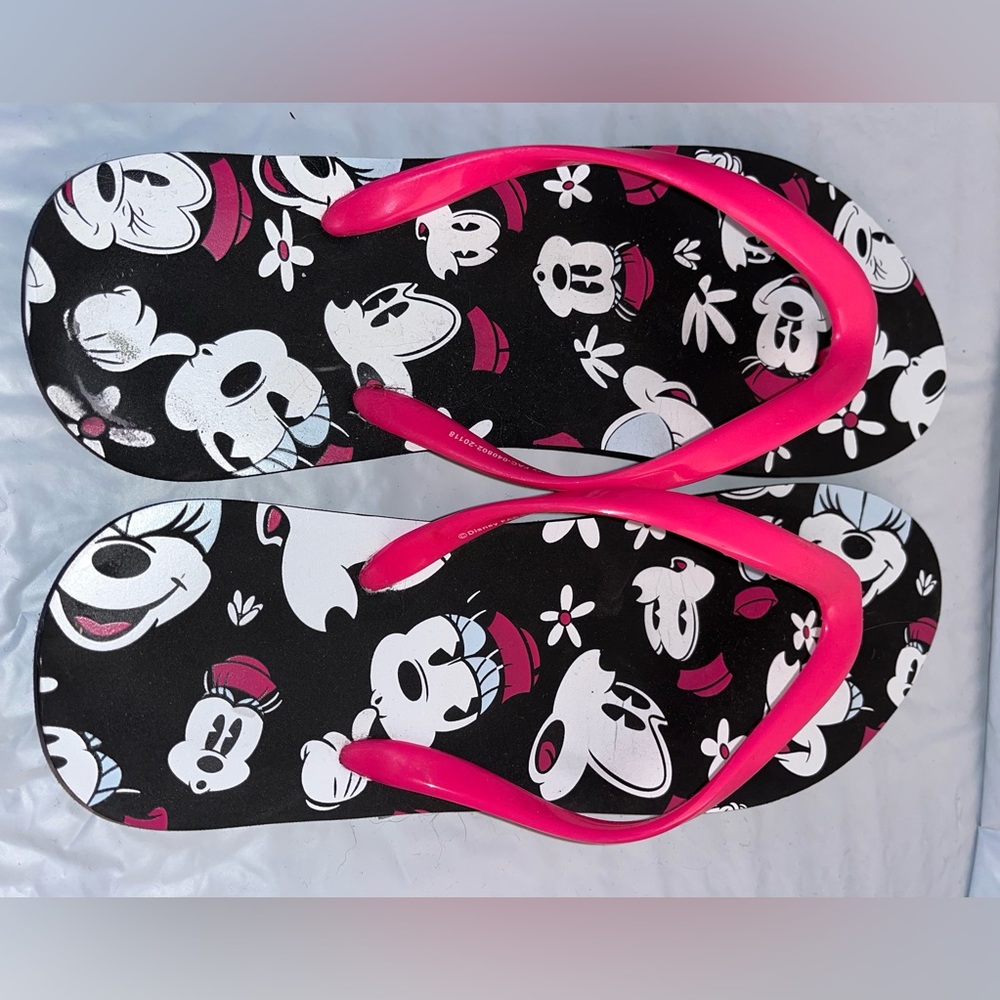Minnie Mouse flip flops